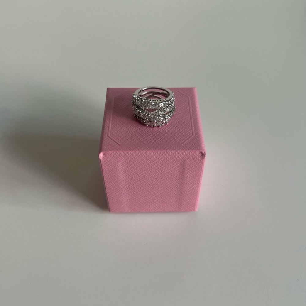 Swarovski Hyperbola Wrap Ring Swarovski Twist Wrap Ring Box - Picture 2 of 5